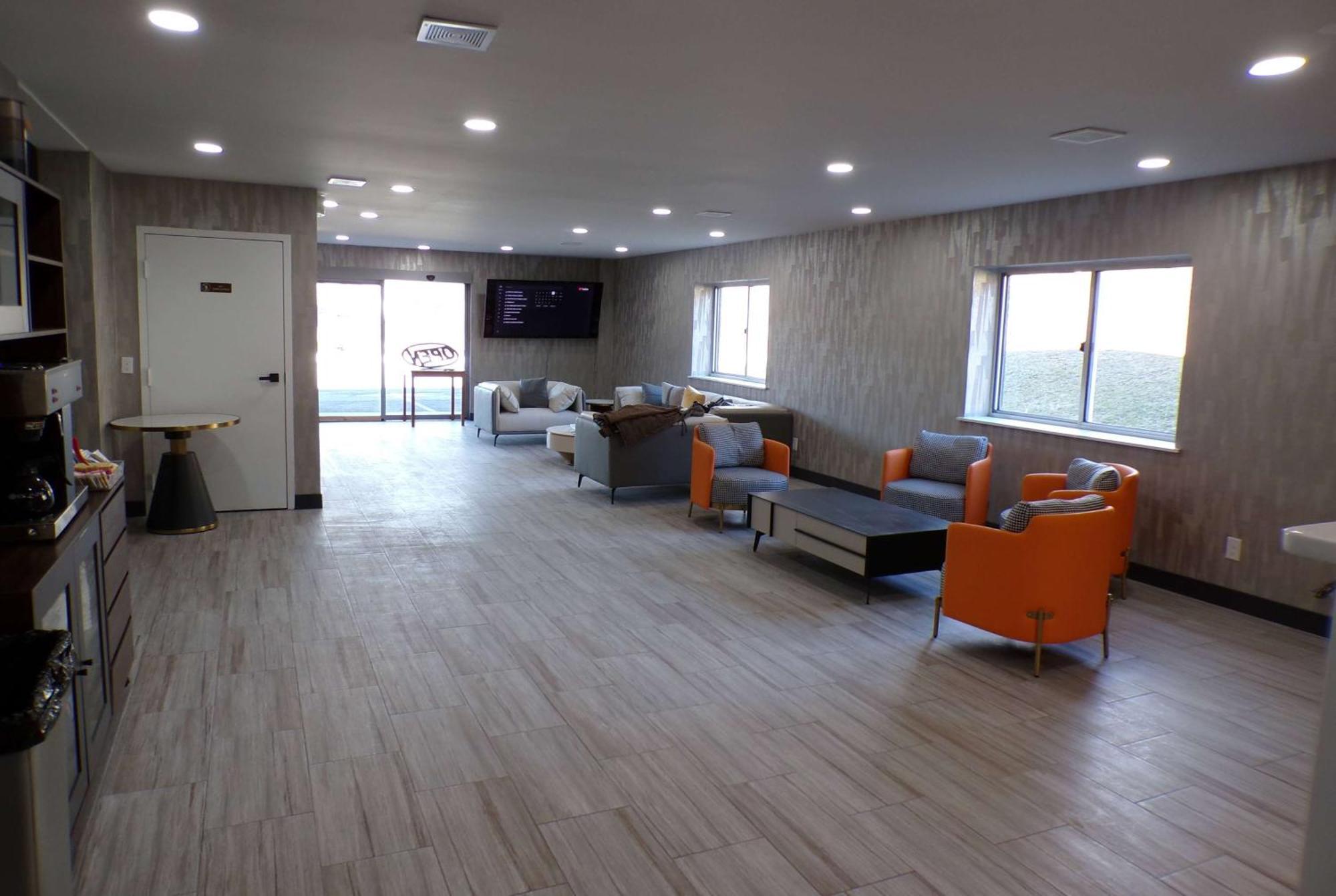 Luxor Inn & Suites, A Travelodge By Wyndham Elkins Bagian luar foto
