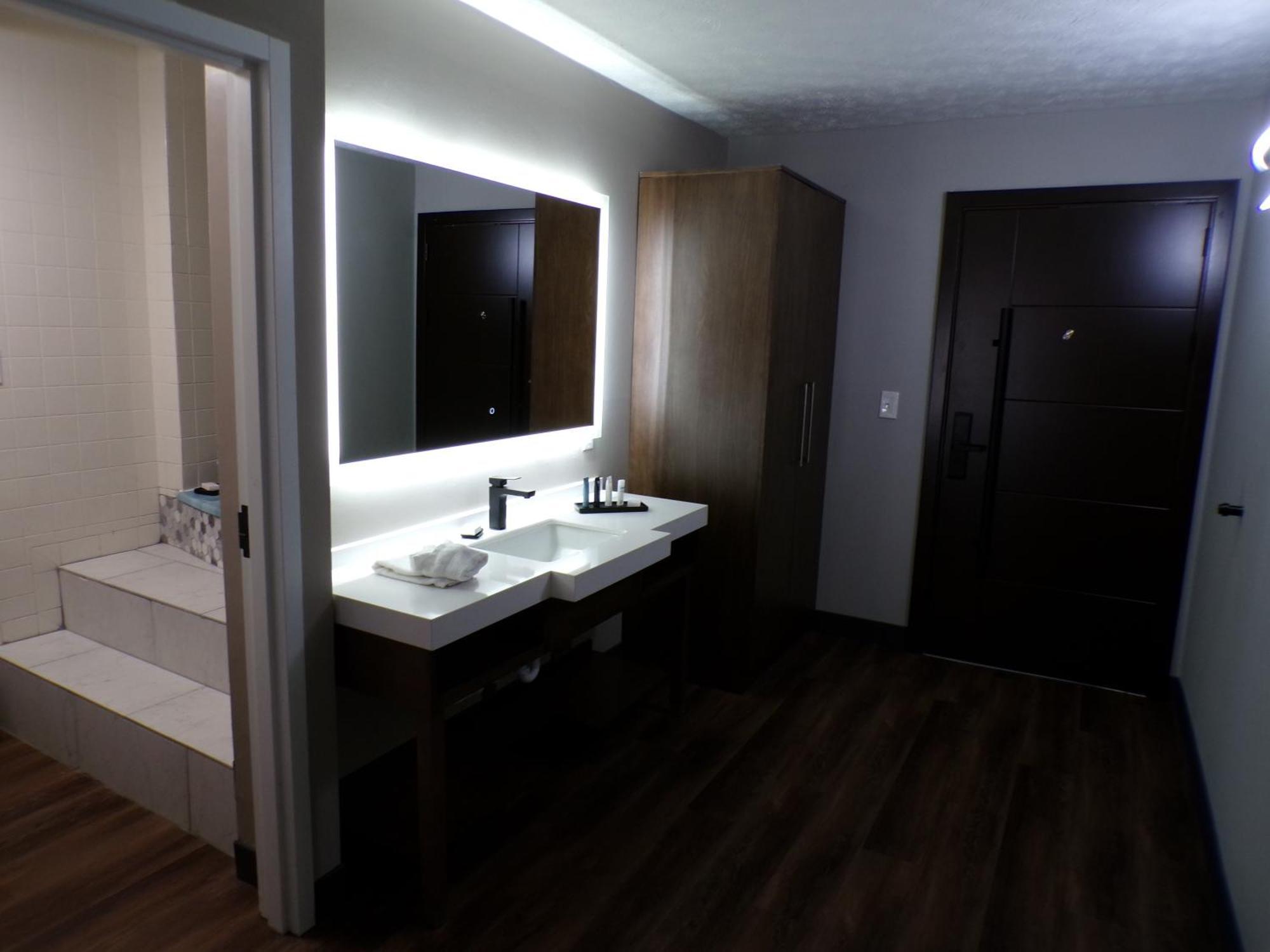 Luxor Inn & Suites, A Travelodge By Wyndham Elkins Bagian luar foto