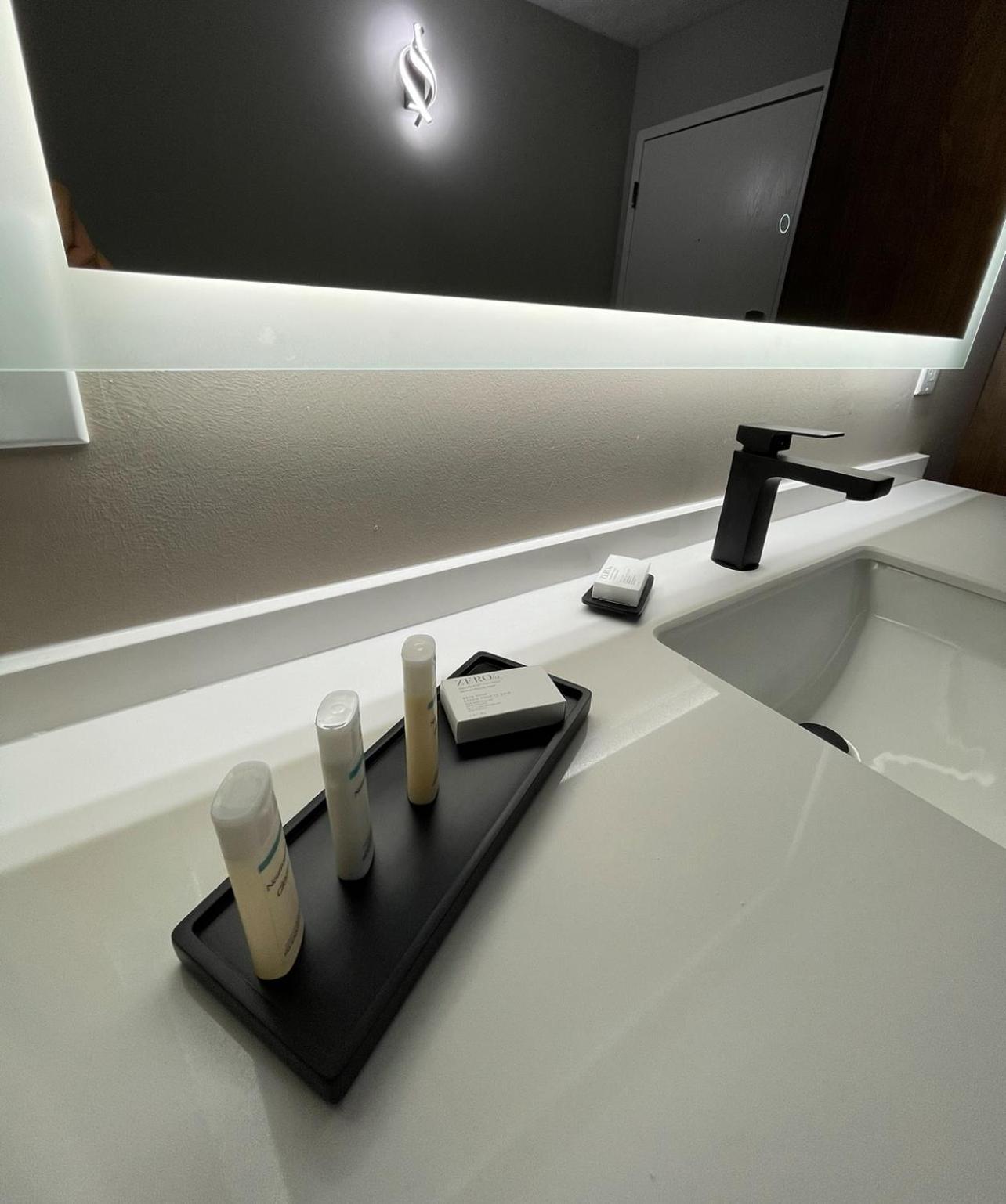 Luxor Inn & Suites, A Travelodge By Wyndham Elkins Bagian luar foto